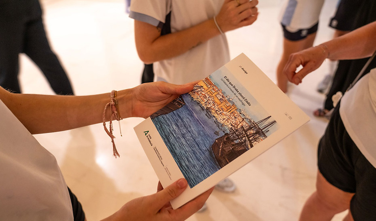 Cádiz presenta un cuaderno didáctico sobre la arqueología subacuática y el ataque de Drake