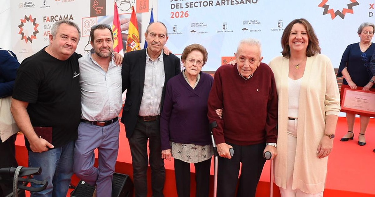 Rafael Cebrián, alfarero de La Roda, recibe el principal galardón en los premios de artesanía de Albacete
