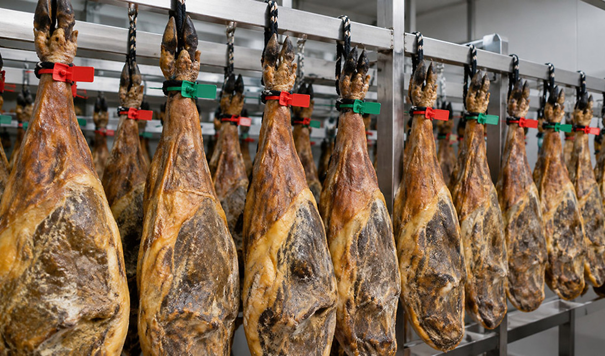 La Junta de Andalucía inspecciona el etiquetado de productos ibéricos para garantizar su calidad