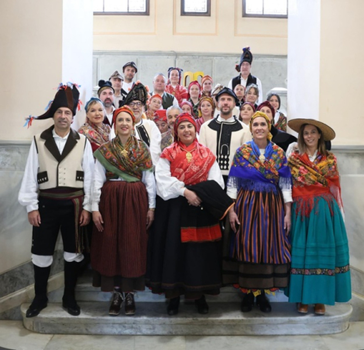 Lugo celebra el Domingo das Mozas con un desfile de trajes tradicionales y música popular