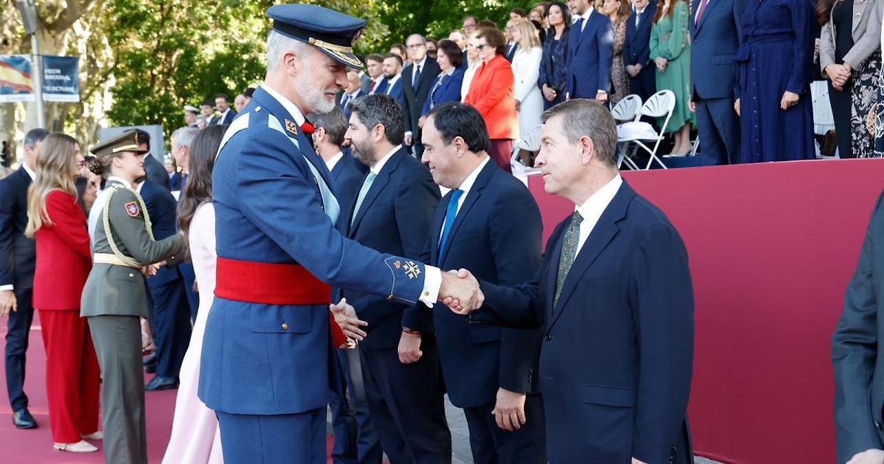 García-Page resalta la Fiesta Nacional como un momento de reafirmación y dedica el día a Ceuta