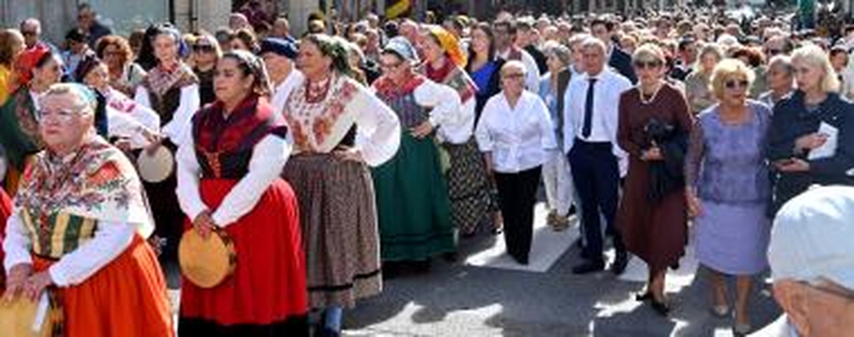 Santander celebra la fiesta de la Virgen del Pilar en Perines con la participación de Gema Igual