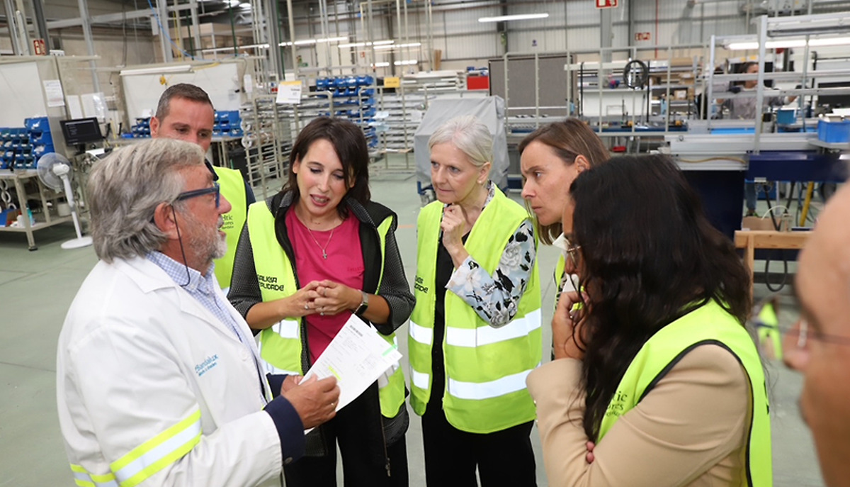 Moraña acoge la visita de María Jesús Lorenzana, quien resalta el papel de las empresas familiares gallegas