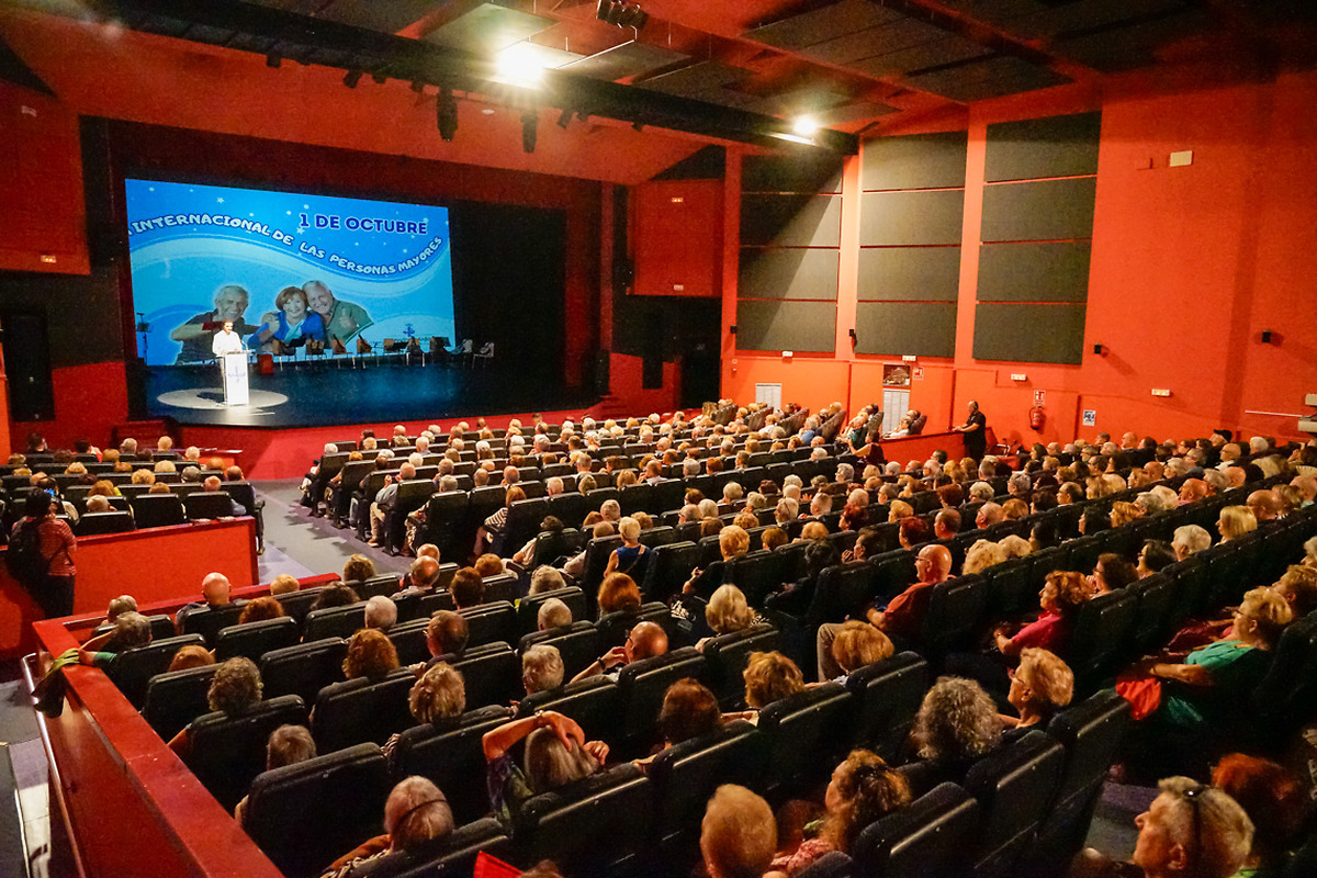 Torrejón de Ardoz rinde homenaje a Charo Andrinal en el Día Internacional de las Personas Mayores