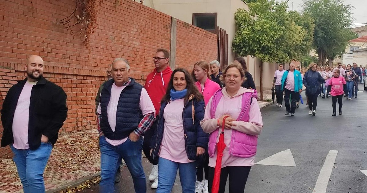 Ciruelos celebra la V Marcha Solidaria contra el Cáncer de Mama con el apoyo del Gobierno regional