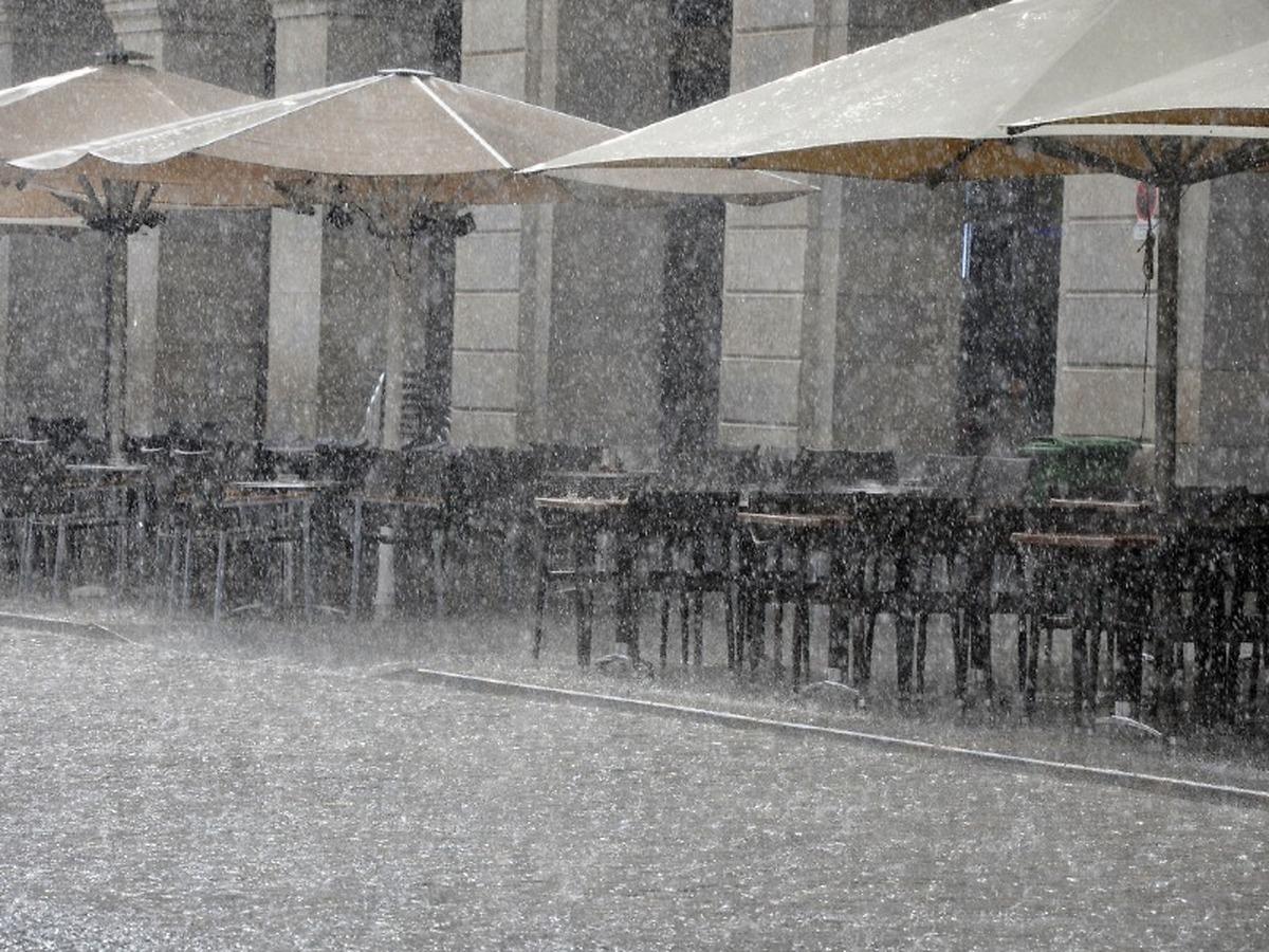 Cataluña mantiene la alerta por lluvias intensas hasta el martes por la mañana