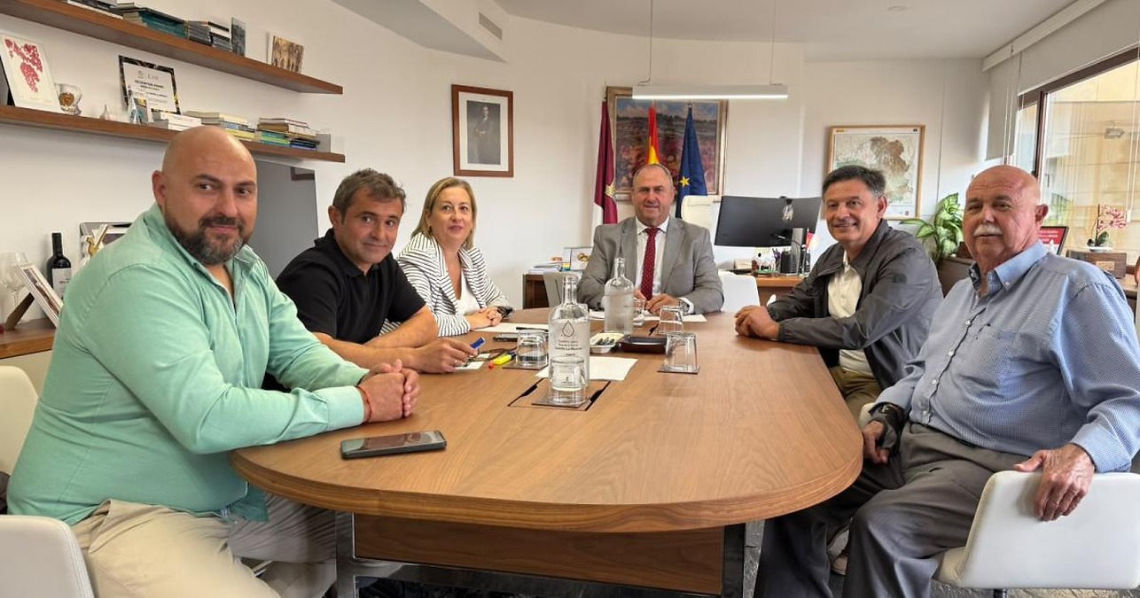 Castilla-La Mancha avanza en la creación de la Interprofesional de la Miel tras reunión con el sector apícola