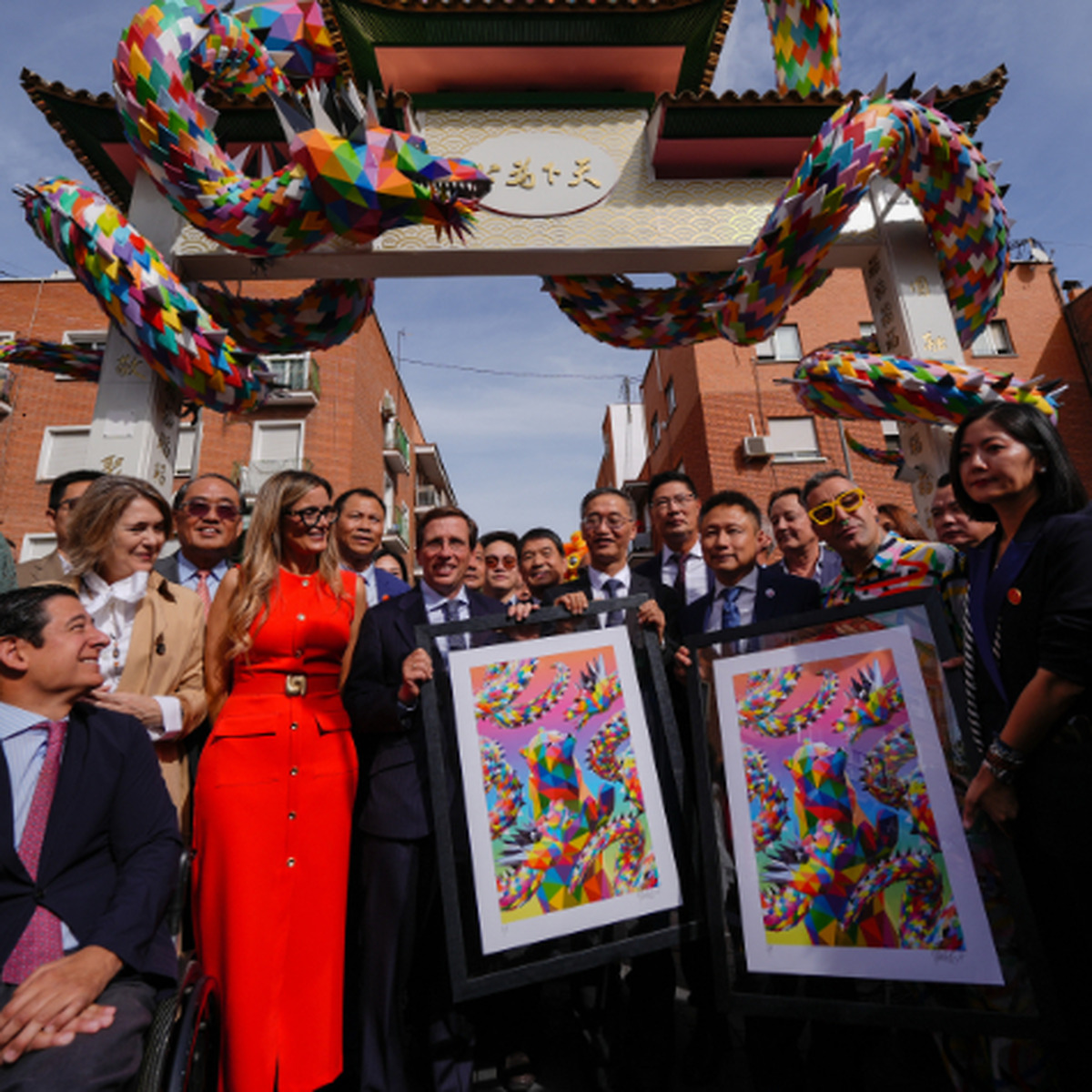 Madrid inaugura su primer arco chino en Usera, un símbolo de convivencia cultural