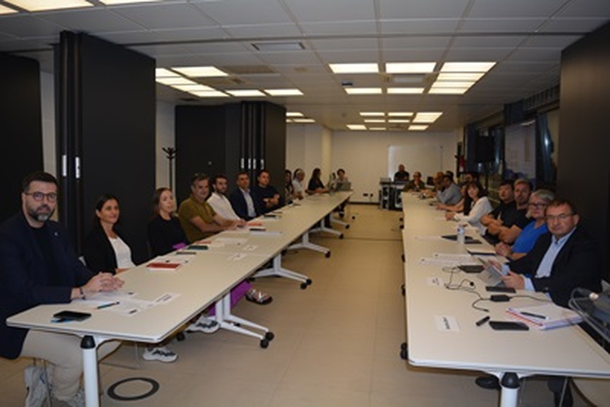 Sestao impulsa la creación de una asociación empresarial en Ibarzaharra para fomentar la colaboración
