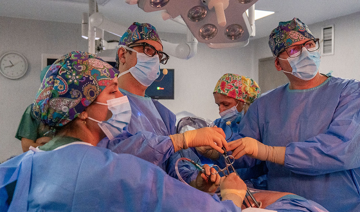 El Hospital Universitario de Jaén realizará tres cirugías torácicas avanzadas con Diego González Rivas