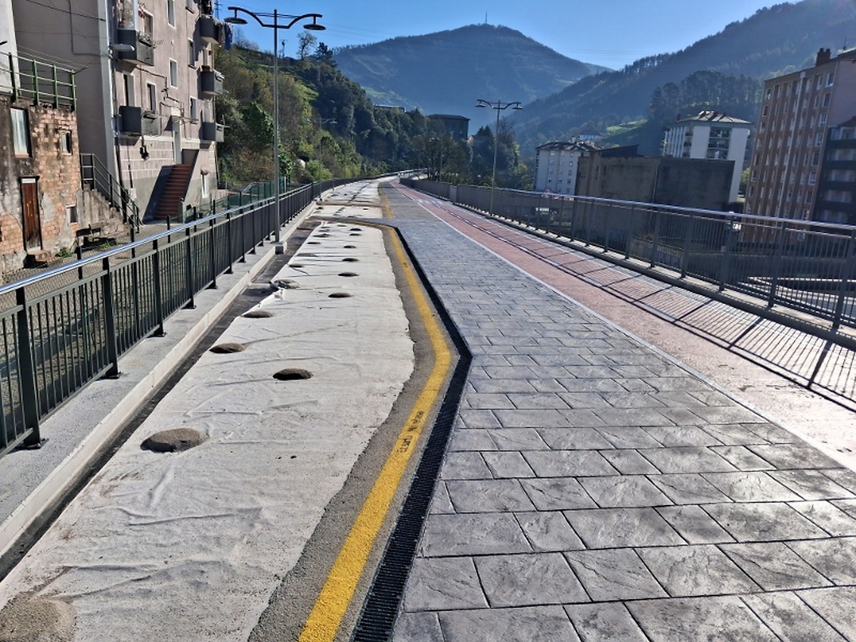 Eibar avanza en sostenibilidad con la cubrición del tramo ferroviario Eibar-Azitain